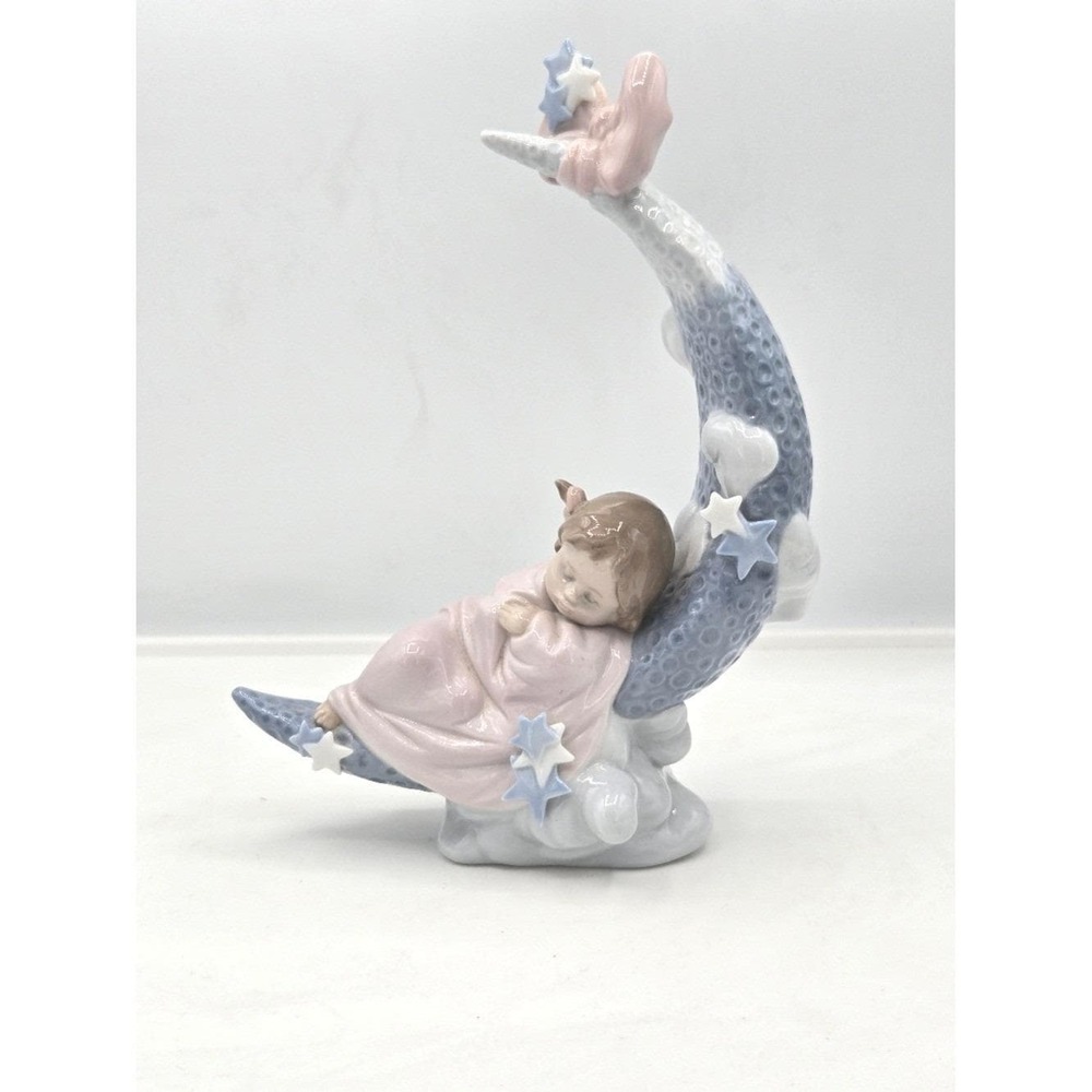 Lladró‎ Dreaming of Stars Porcelain Figurine #6583 - Sleeping Girl on Moon